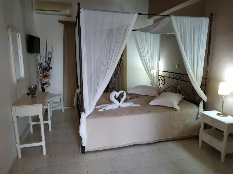 Eleni'S Garden & Castello Suites Alykanas  Ngoại thất bức ảnh